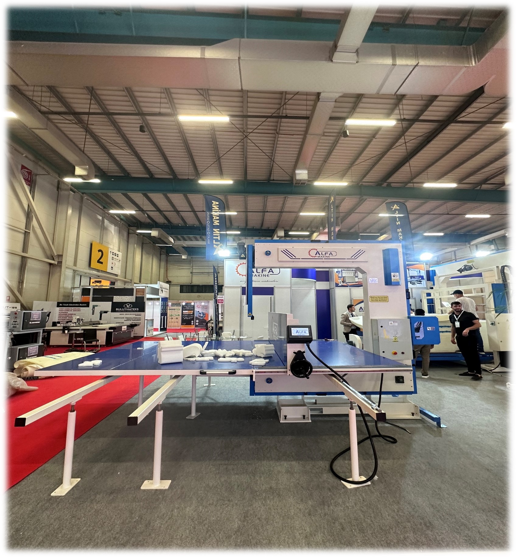 Yarı Otomatik Dikey  Sünger Kesim Makinası